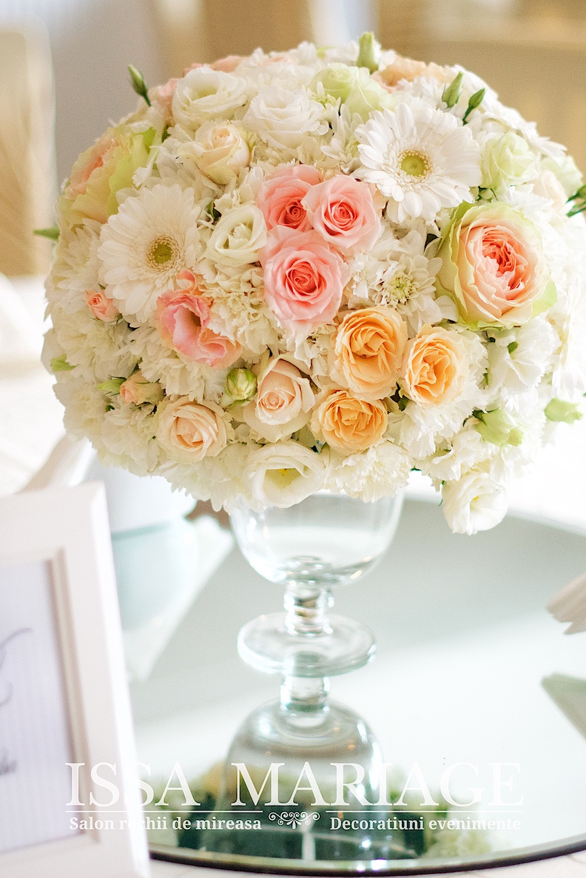 aranjament floral botez ivory crem