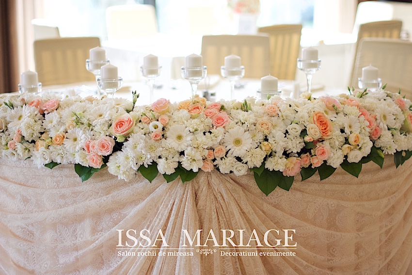 decor floral masa de prezidiu nunta