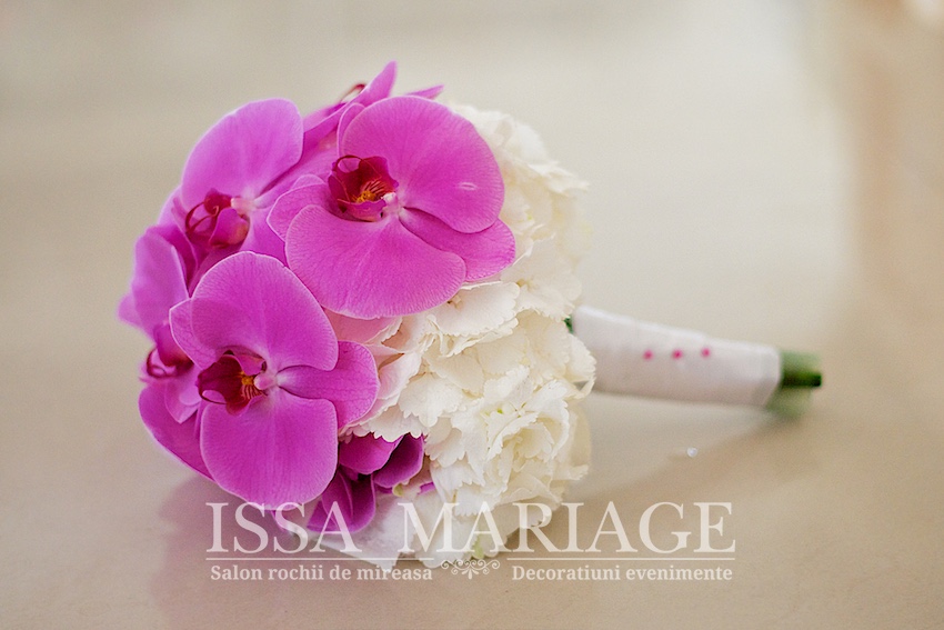 Buchetele domnisoare onoare hortensia si orhidee phalaenopsis roz