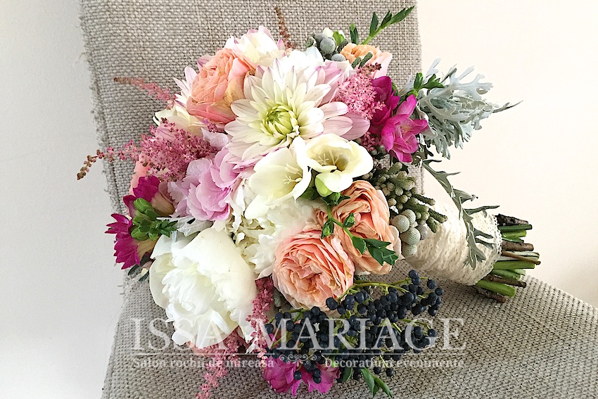 buchet mireasa frezie si trandafiri david austin