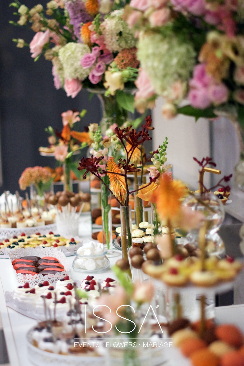 candy bar cu aranjamente din flori naturale
