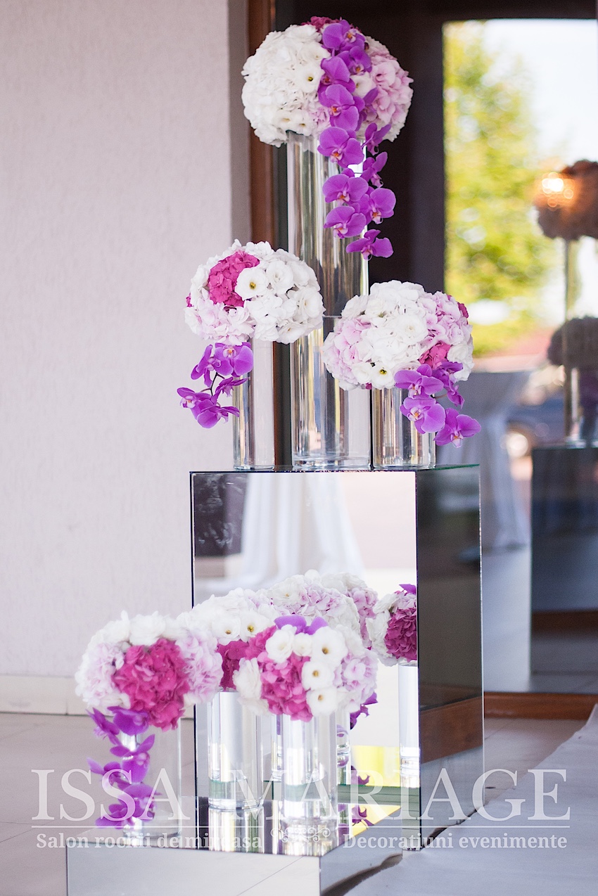 decor intrare cu orhidee si hortensie