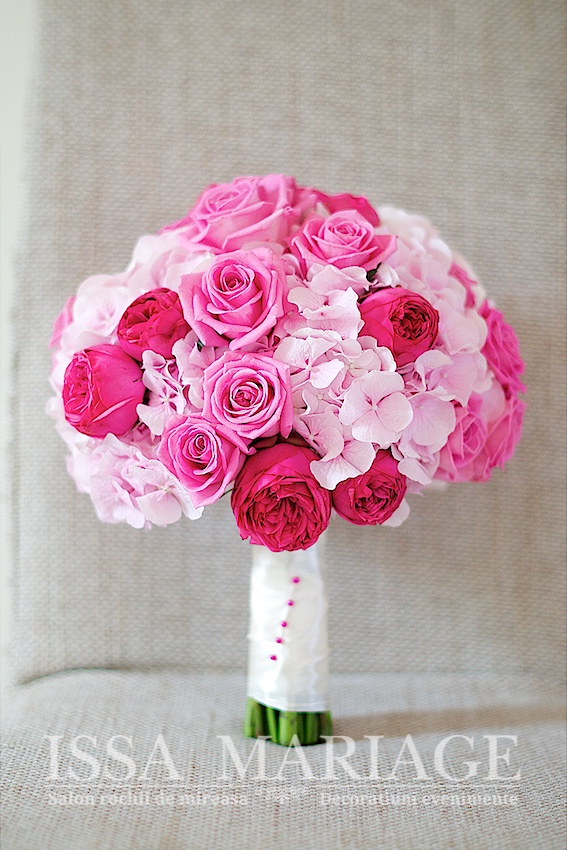 buchet mireasa ranunculus i trandafiri roz