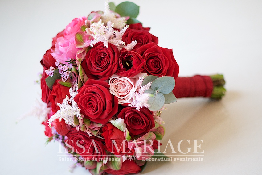 buchet mireasa si nasa pe nunate de rosu